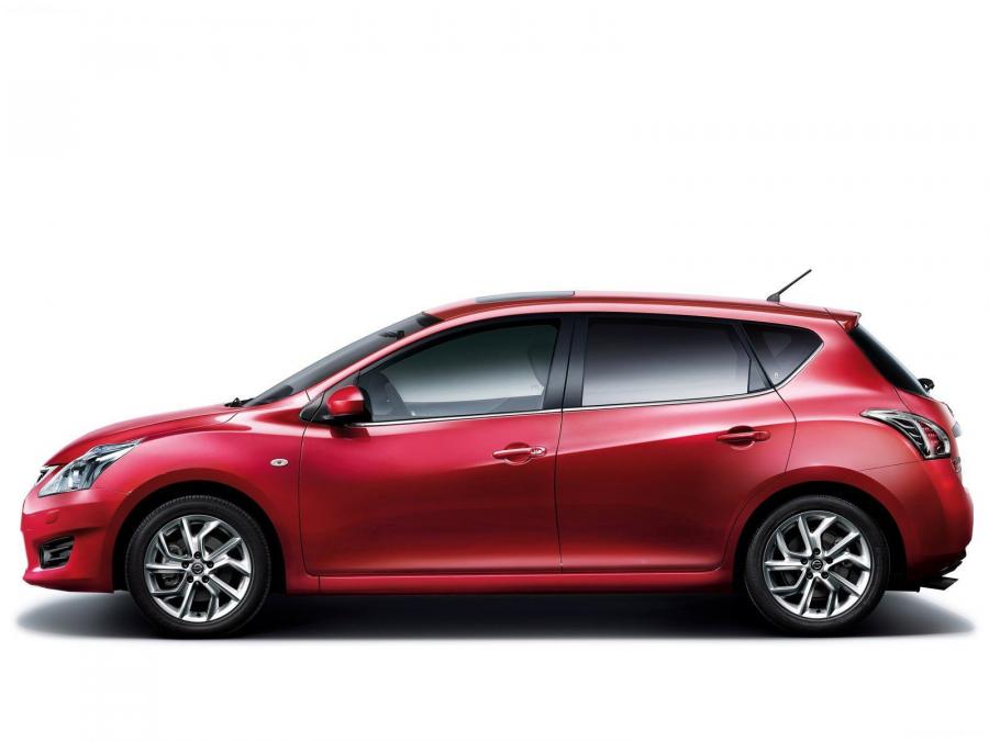  Nissan Tiida 2011 года  (фото 10 из 23)